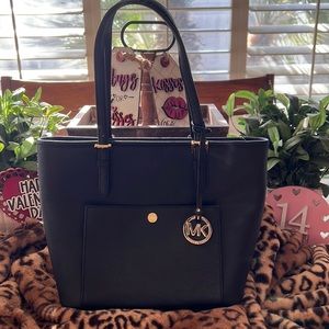 Michael kors shoulder bag.